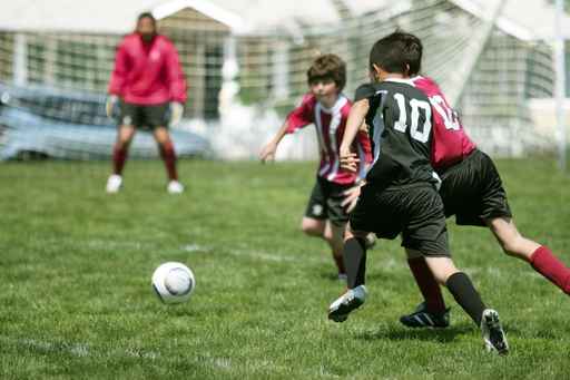 Garotos Jogando Futebol