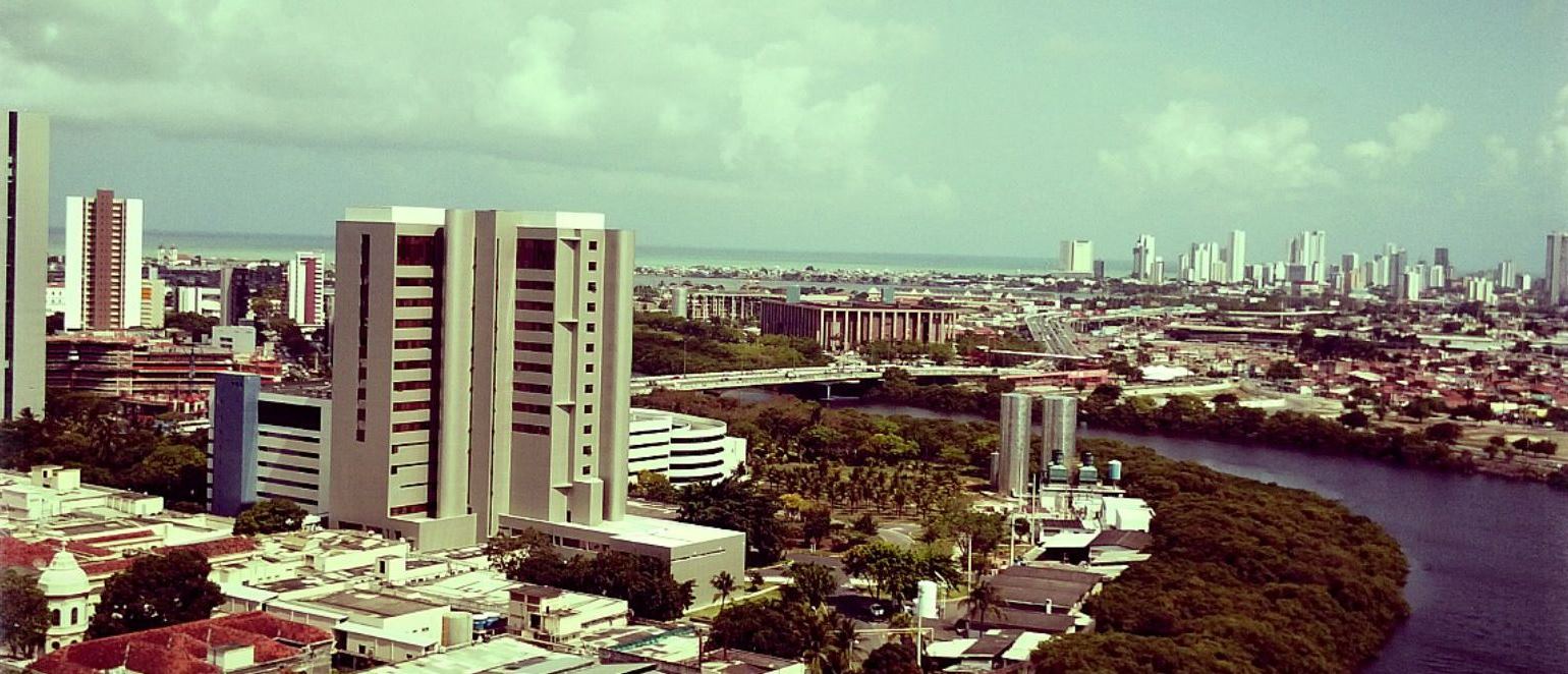 Recife: rio, mar, mangue, história e modernidade
